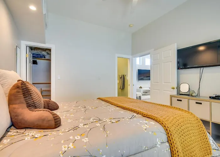 Luxe Pasadena Casita W/ Fireplace & Grill