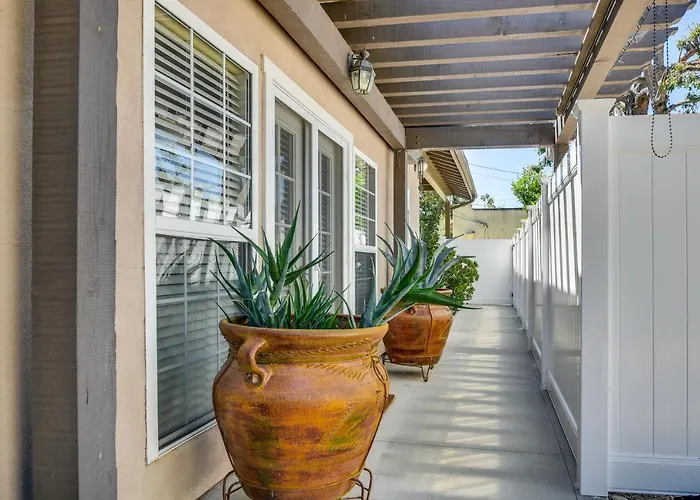 Luxe Pasadena Casita W/ Fireplace & Grill