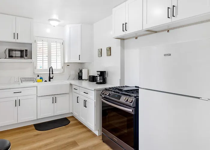 Adorable Pasadena Bungalow