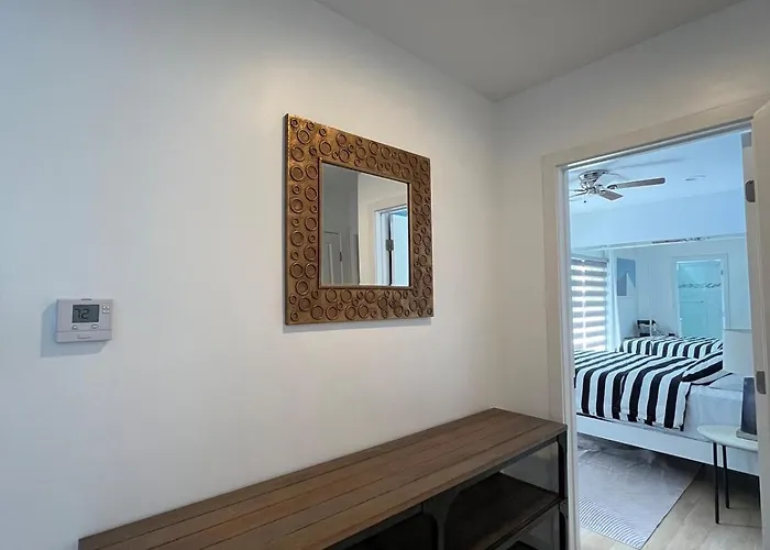 Serene Luxe Residence Near Rose Bowl-2Br Front House