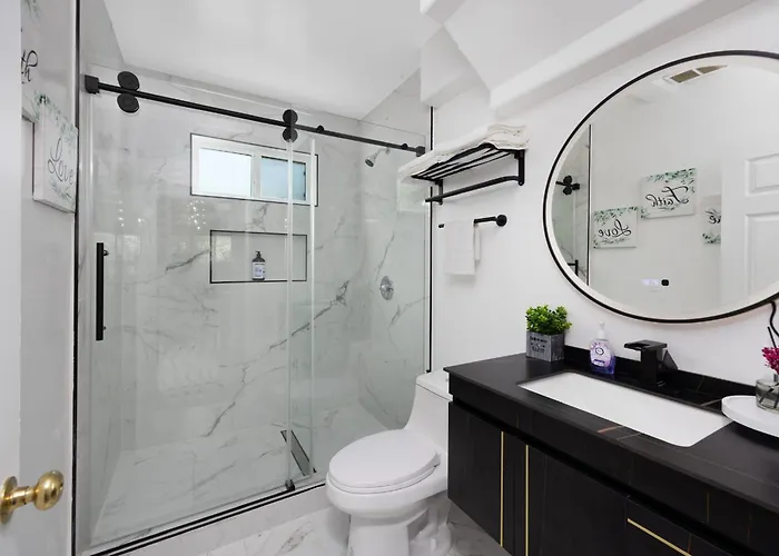 Pasadena Charming Vacation Home With Hot Jacuzzi