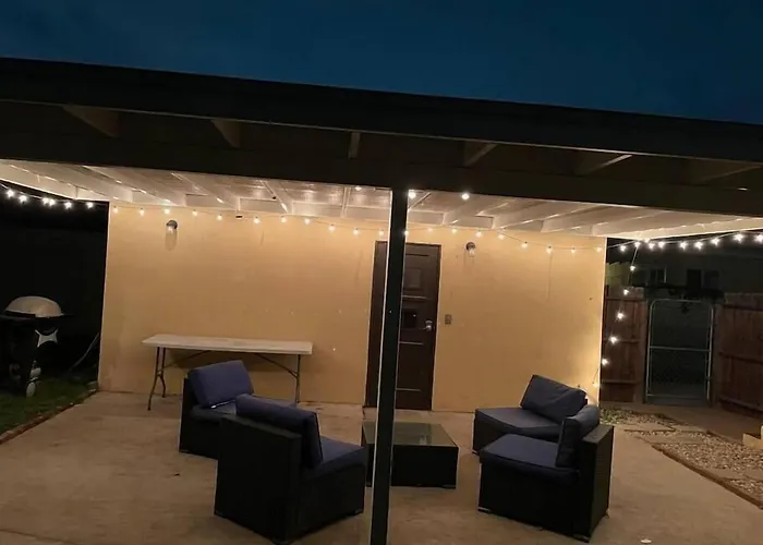 Large Fenced Yard, Pool Table, Disney Central
