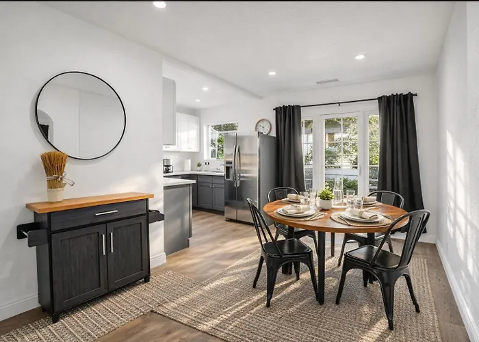 Charming Pasadena Home 2Br, Yard & Fast Wi-Fi